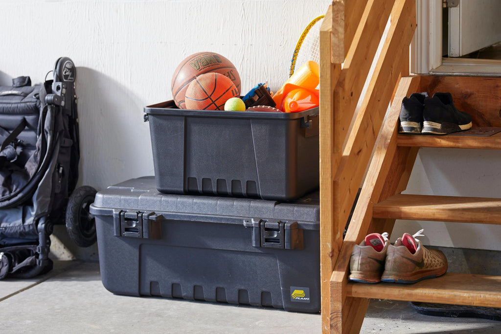 Black 14-Gallon Lockable Storage Box Q662