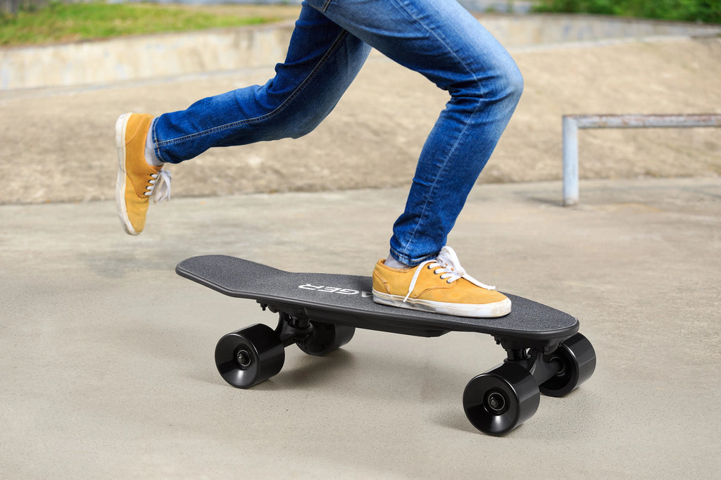 Black Electric Skateboard with Remote Control K756