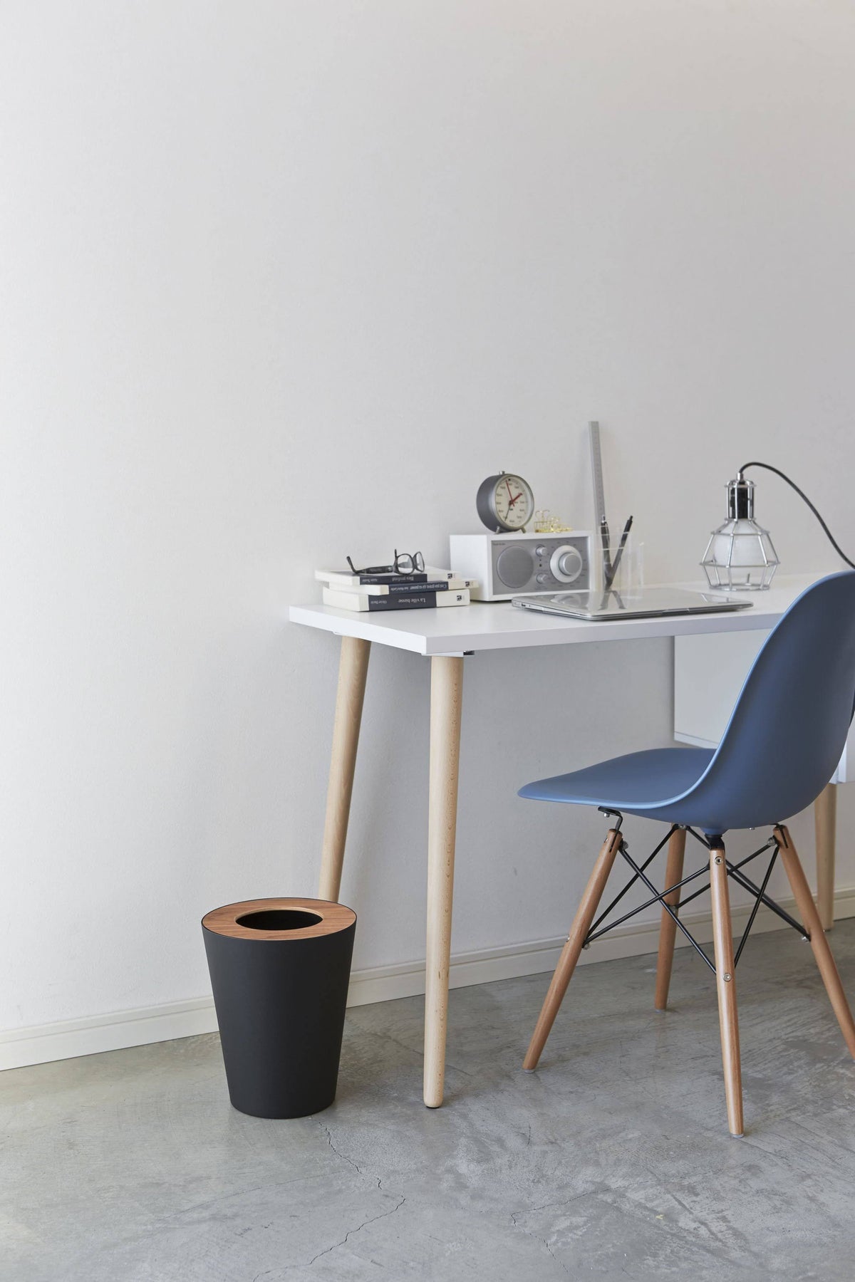 Black Round Trash Can I35899