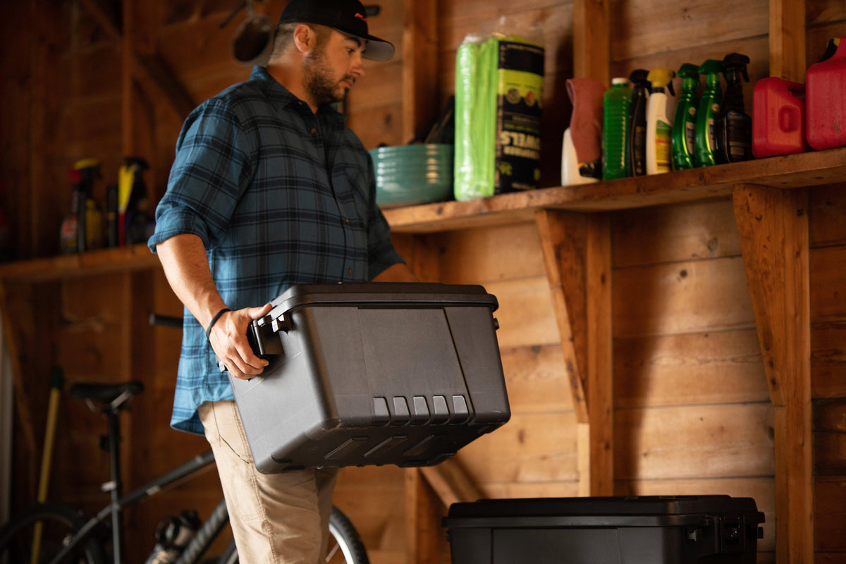 Black 14-Gallon Lockable Storage Box Q662