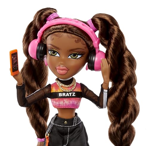 Sasha Fashion Doll with 10 Accessories and Poster U3857