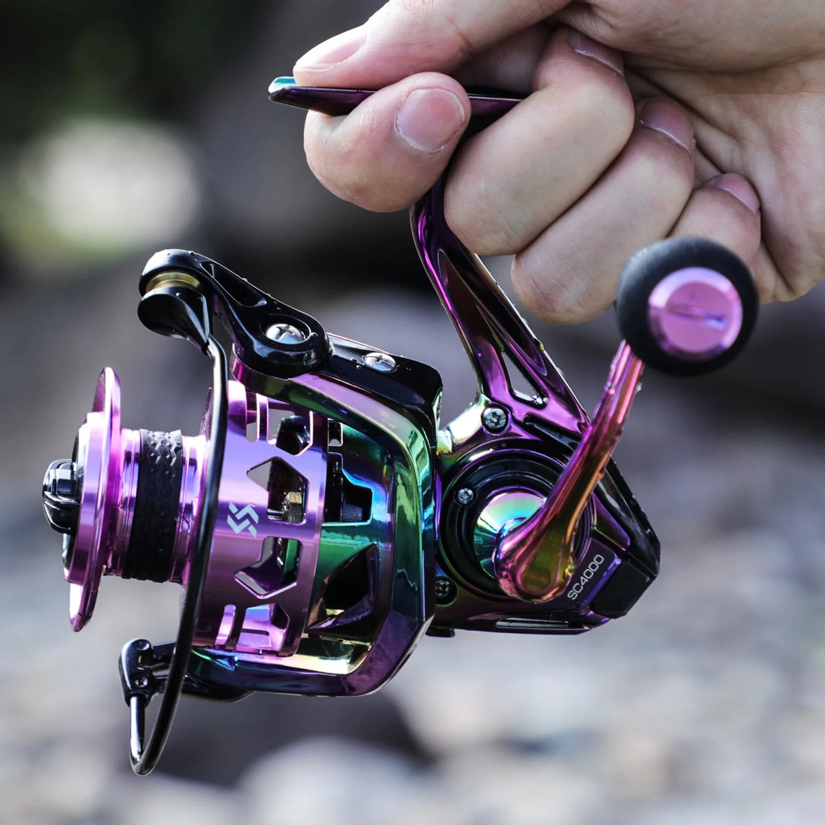 Multicolor Carbon Spinning Reel D5076
