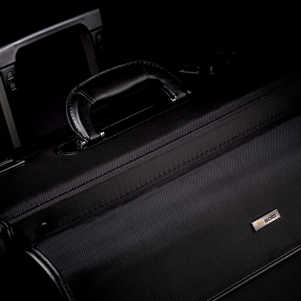 Black Rolling Catalog Case K8704